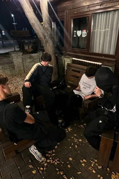 Flipped Chat AI – razgovarajte s старшие братья 