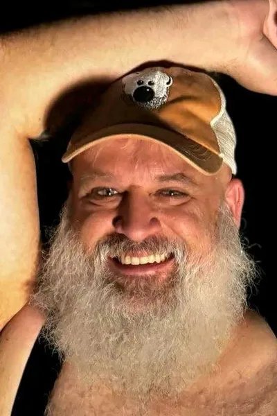 Flipped Chat AI – Chatear con Cliff Boyd Jeremiah Bear