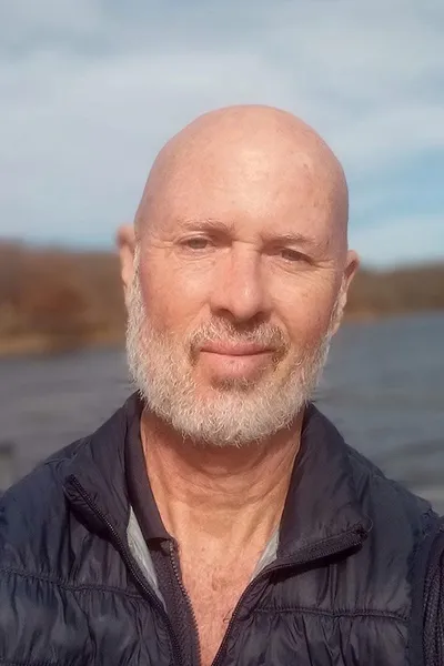 फ़्लिप्ड चैट AI – James के साथ चैट करें