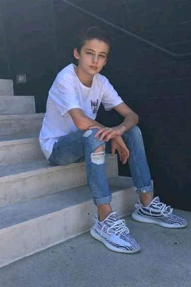 फ़्लिप्ड चैट AI – WILLIAM FRANKLIN MILLER  के साथ चैट करें