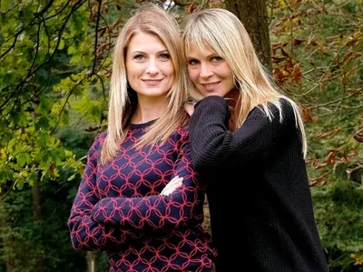 Flipped Chat AI – Csevegés Elodie és Sandrine