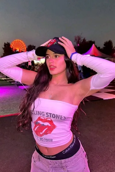 Flipped Chat AI – Bate-papo com Tania Nicole 