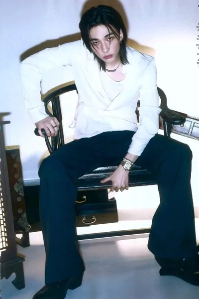 Flipped Chat AI – Чат с ~Хёнликсы, любимый практикант~