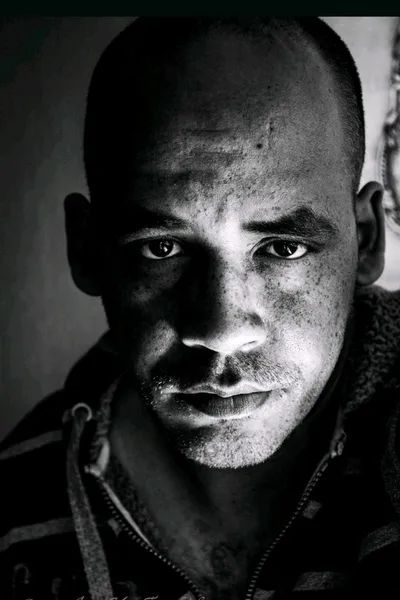 Flipped Chat AI – Kaelen Thorne와 채팅