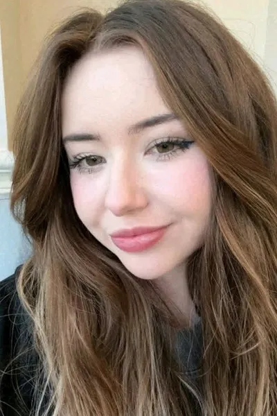 Flipped Chat AI – Chatta con Elena Sommerfeld