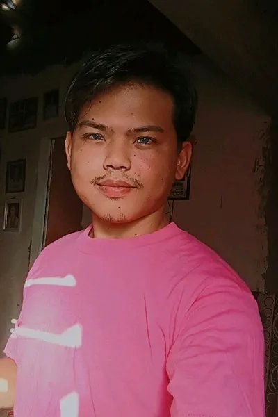 Odwrócony czat AI – rozmawiaj z EDWARD COLLINS