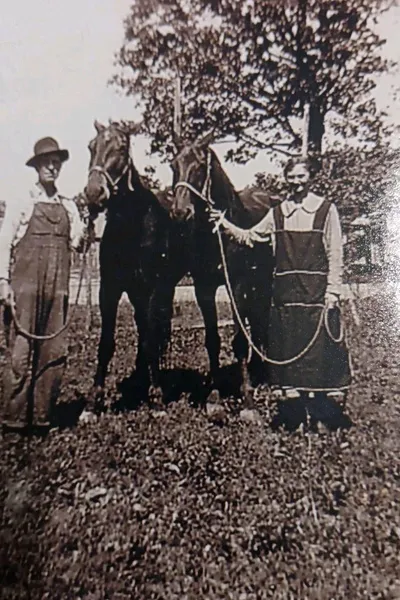 Flipped Chat AI – Chat s Lude and Fern Dill