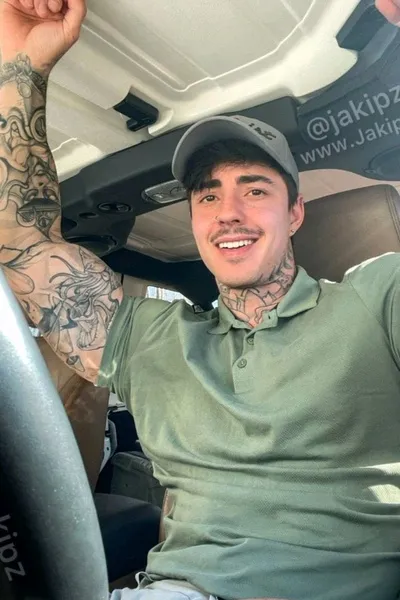 Flipped Chat AI – Jake andrich 와 채팅