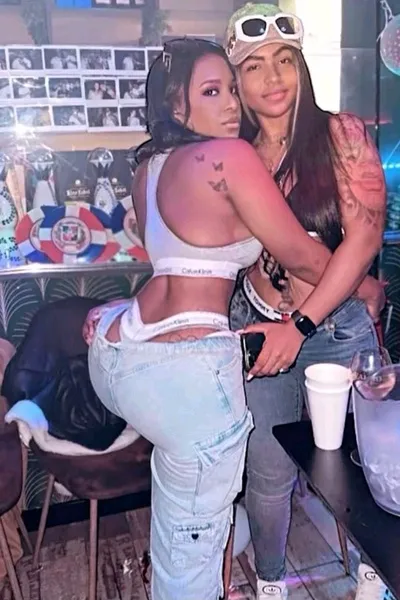 Flipped Chat AI – Chatta con Isabella e laura