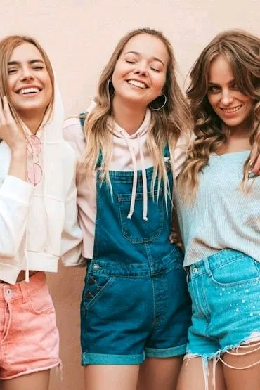 Flipped Chat AI – razgovarajte s Lana Rais, Ana Dons, Maria Emi