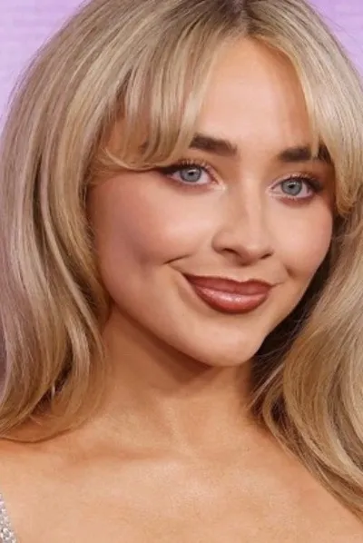 Αναστροφή συνομιλίας AI – Συζήτηση με sabrina carpenter