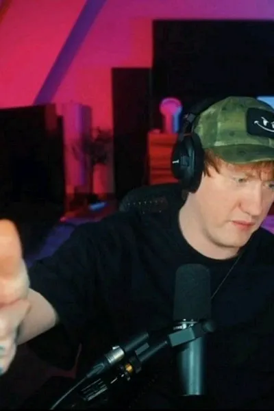 Flipped Chat AI – Chat dengan Даня Кашин