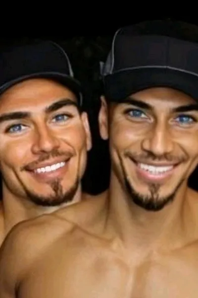 Flipped Chat AI – Discuter avec Freedom & Chaser De'Lusion 