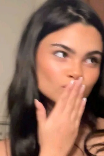 Flipped Chat AI – Chat Ariana Greenblatt 