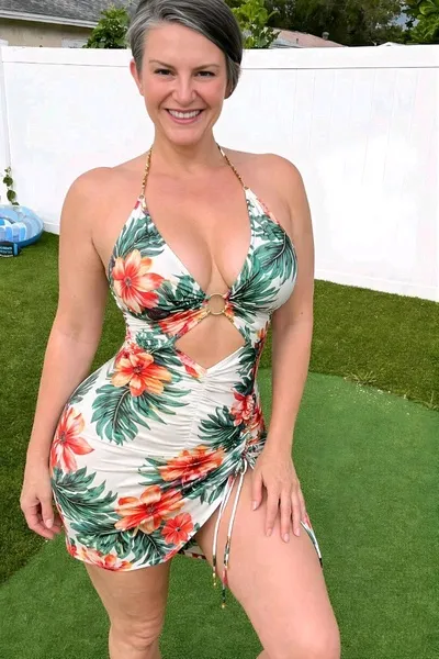 Flipped Chat AI – Чат с Elena Thalberg