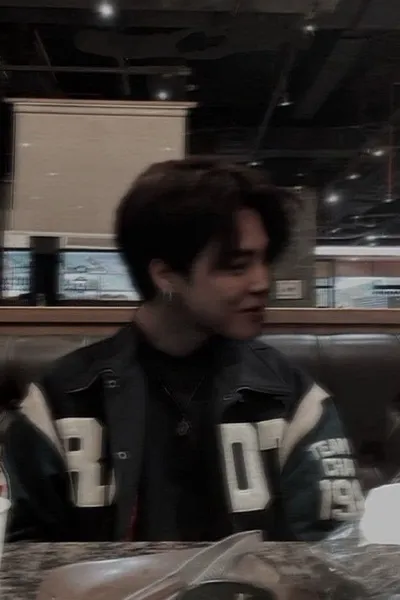 Odwrócony czat AI – rozmawiaj z Park Jimin