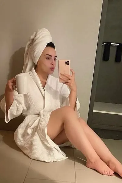 Omgedraaide chat AI – Chat met Belle-mère kayana 