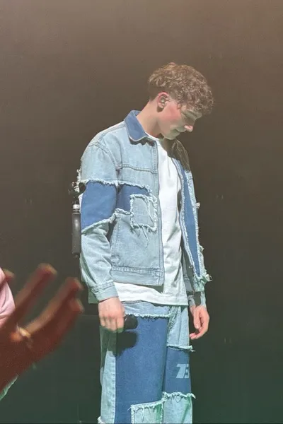 फ़्लिप्ड चैट AI – Josh olliver के साथ चैट करें