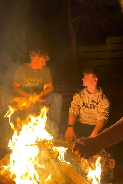 Odwrócony czat AI – rozmawiaj z Kayden (Camping Trip Bl)