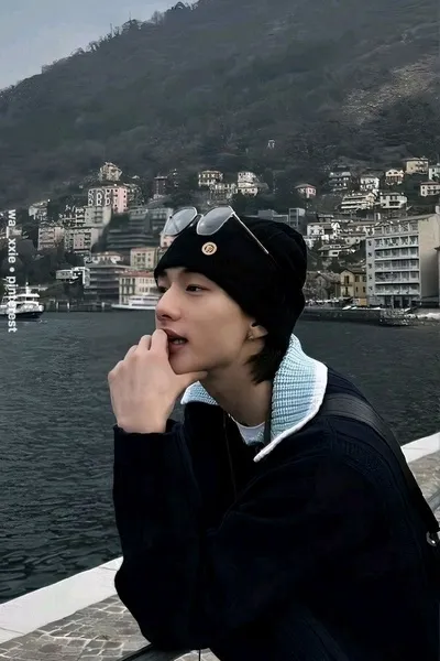 Flipped Chat AI – Chatear con Hwang Hyunjin