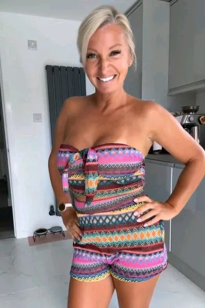 Flipped Chat AI – kalbėkite su Klara Stenholm