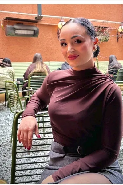 Flipped Chat AI – Chatta con Çağla 