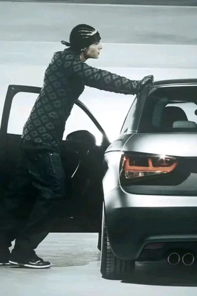 Flipped Chat AI – Csevegés Том Каулитц 