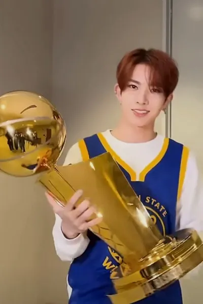 Flipped Chat AI – Chat cu Heeseung 