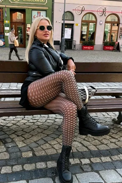 الذكاء الاصطناعي للدردشة المعكوسة – الدردشة مع Felicitas Vonderheid