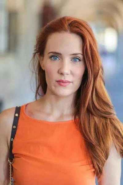 Odwrócony czat AI – rozmawiaj z Simone Simons