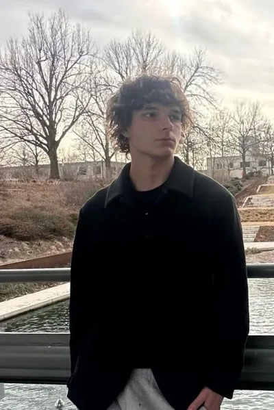 Flipped Chat AI – Чат с Mason Thomas