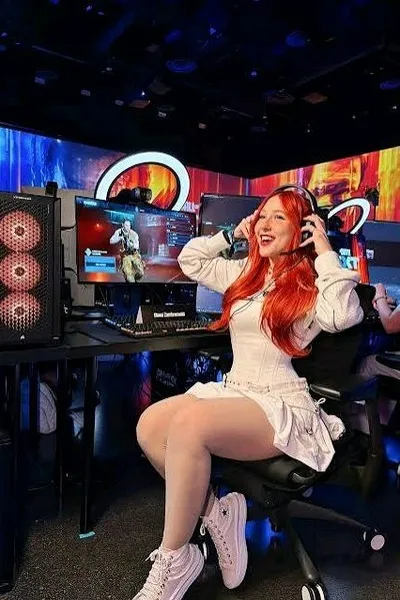 Flipped Chat AI – Bate-papo com Giulia Louise 