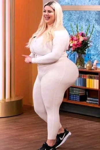 Flipped Chat AI – 與 Natasha Crown 聊天