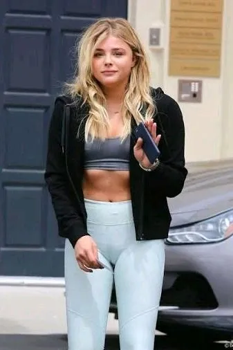 الذكاء الاصطناعي للدردشة المعكوسة – الدردشة مع Chloë Grace Moretz