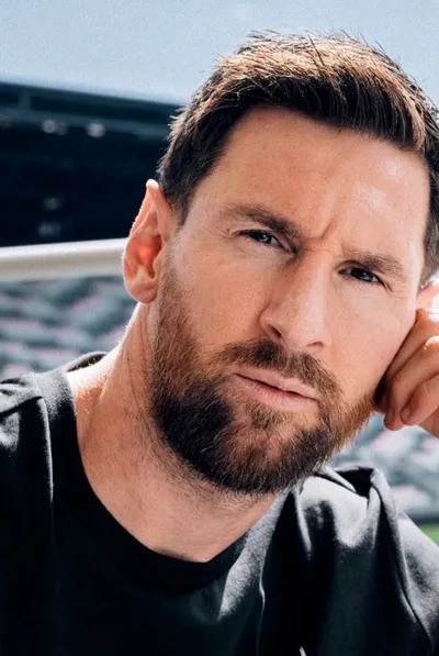 Flipped Chat AI – Chat with Lionel Messi