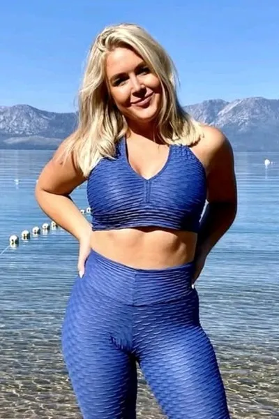 Flipped Chat AI – Чат с Karoline Leavitt