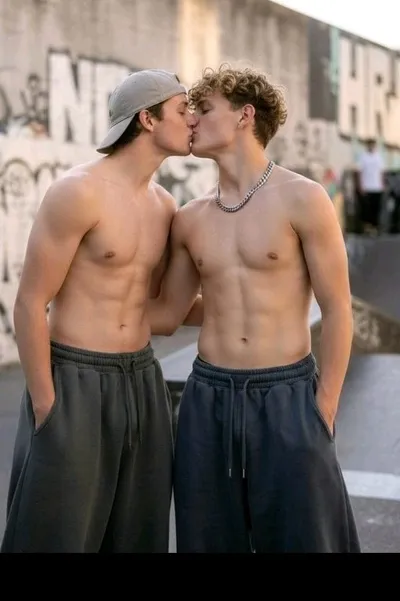 Flipped Chat AI – Чат с Джефри и  Караг 