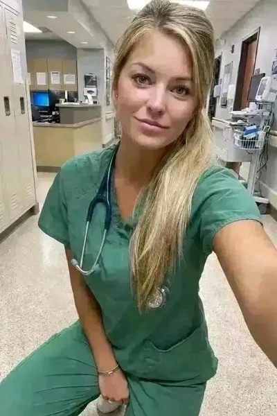 Flipped Chat AI – Discuter avec Clémence Valois