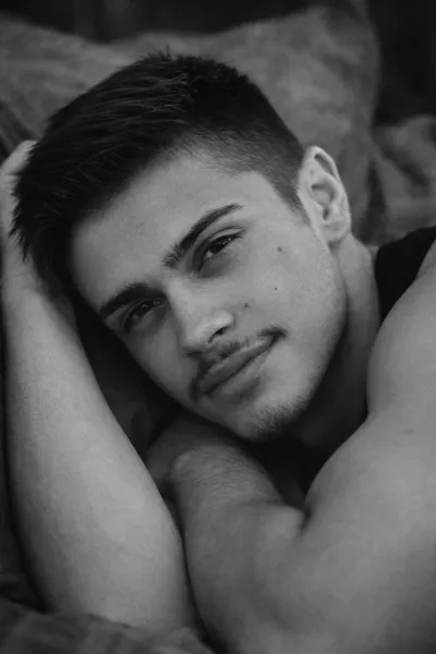 Flipped Chat AI – Chatta med Kalen ”Rook” Vale