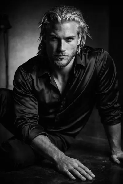 Kellan Svenson background