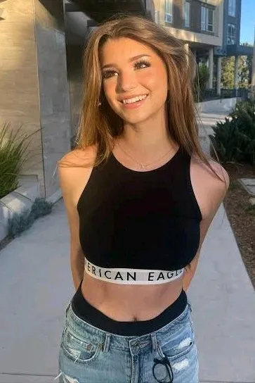 Flipped Chat AI – 與 Brooke Monk 聊天