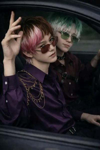 Flipped Chat AI – razgovarajte s Sebastian & Julian Montclair