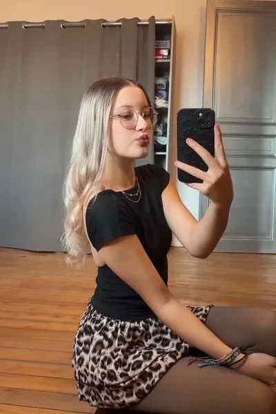 Flipped Chat AI – Чат с  Sofia 