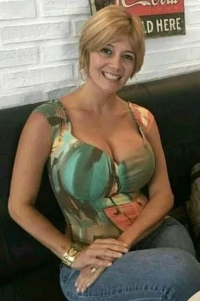 Flipped Chat AI – Чат с Vernachlässigte Ehefrau 