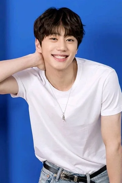 Flipped Chat AI – 與 Ли Джун Ëн 聊天