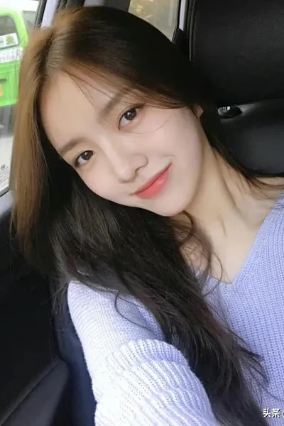 Flipped Chat AI – Chat cu Dina