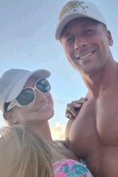 Flipped Chat AI – Чат с Tanner and kylie