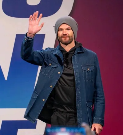 Flipped Chat AI – kalbėkite su Jared Padalecki 