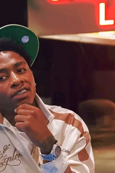 Flipped Chat AI – Csevegés EJ JONES 