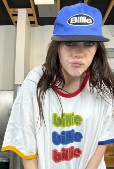 Flipped Chat AI – Чат с Billie Eilish